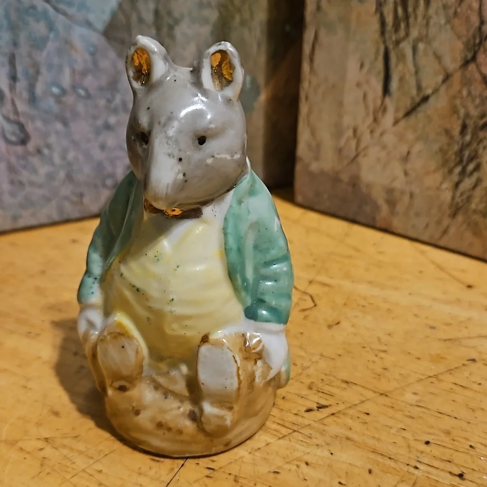 Royal Albert Beatrix Potter- Samuel Whiskers Salt and Pepper Shakers - Picture 6 of 8